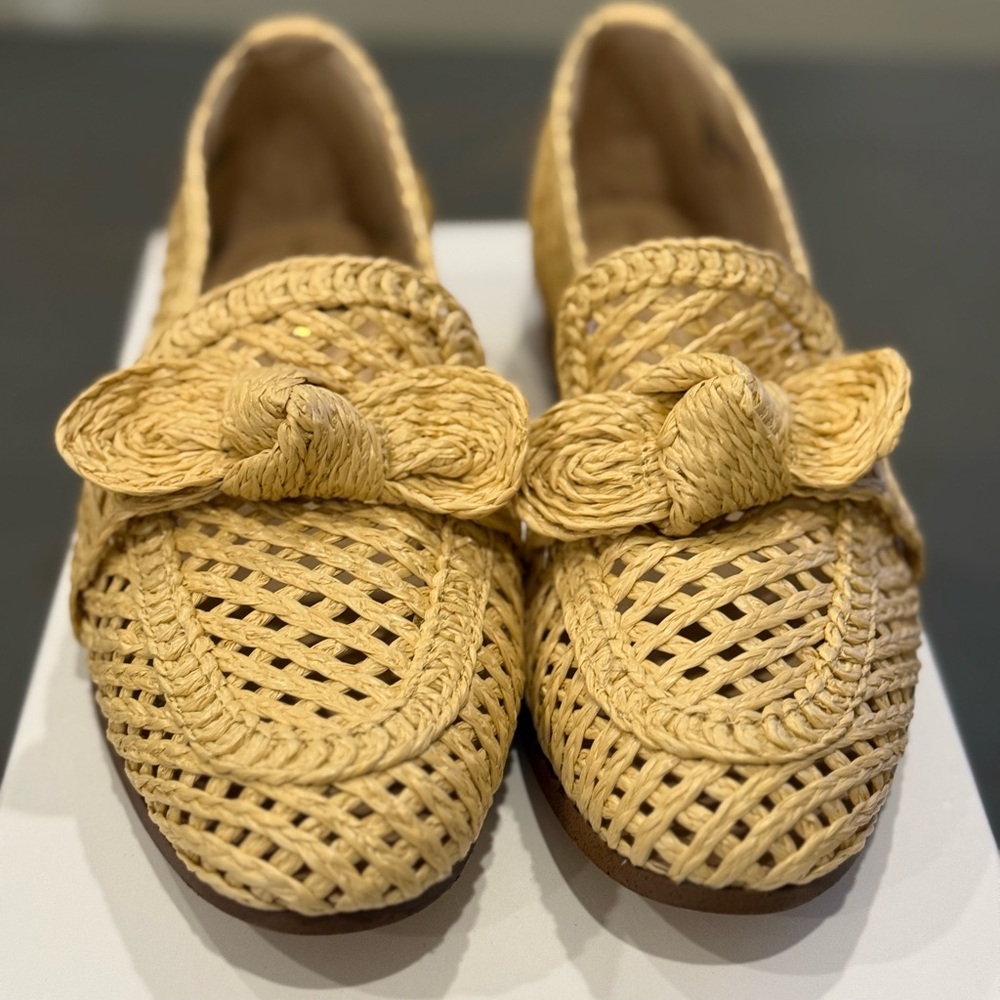 Like New Charles David Finite Woven Loafer Size 7